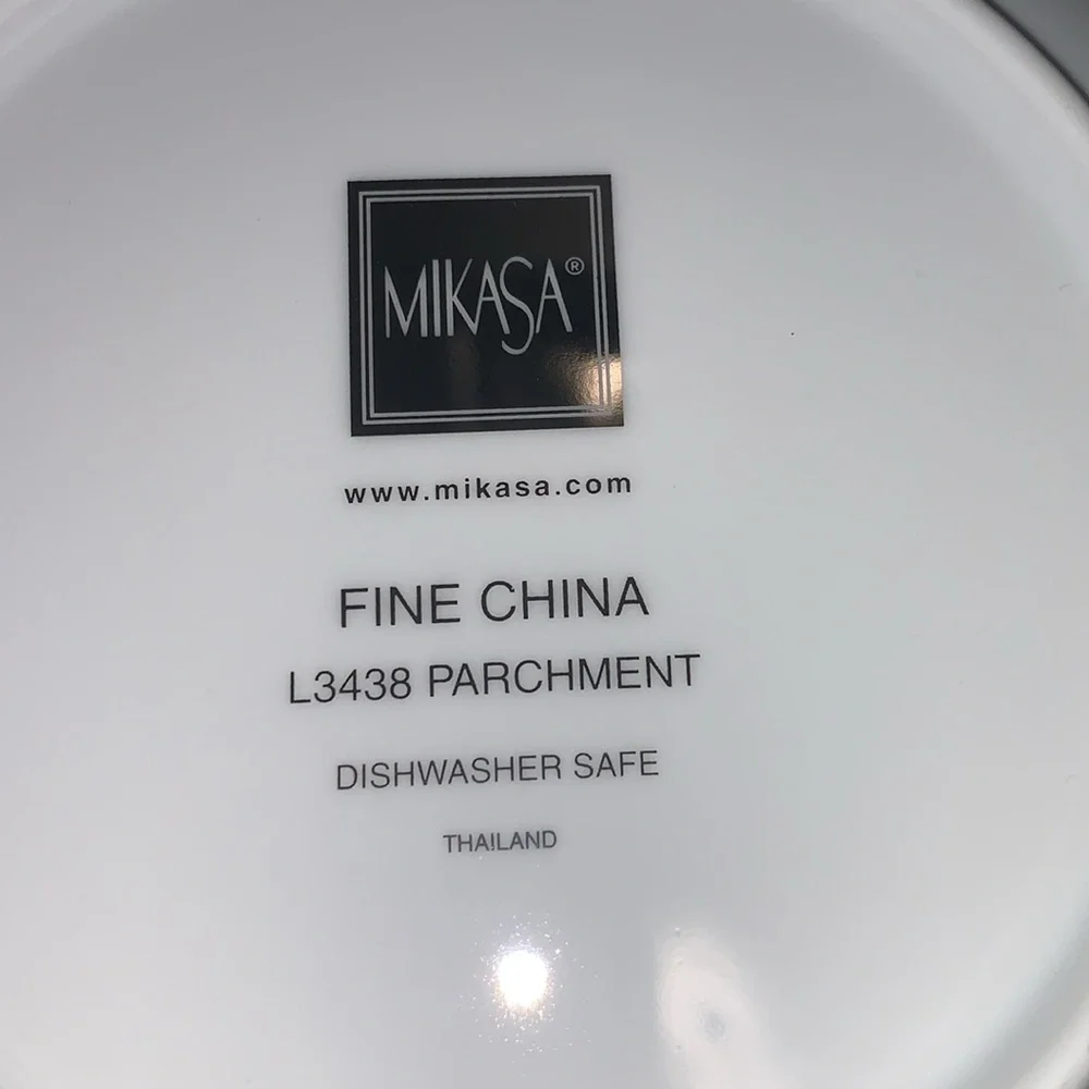 Lot of 4 Mikasa Parchment Soup Bowls. L3438/220. Made‎ in Thailand.